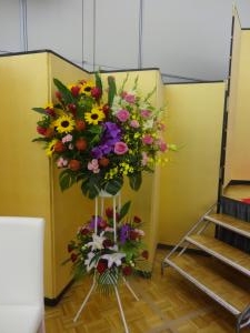 スタンド花＋花束お届けしました。｜「緑花園」　（徳島県吉野川市の花キューピット加盟店 花屋）のブログ