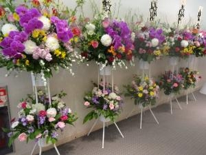 受賞を祝う会のスタンド花｜「緑花園」　（徳島県吉野川市の花キューピット加盟店 花屋）のブログ