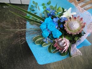 プロテア＋ブルーの花束｜「緑花園」　（徳島県吉野川市の花キューピット加盟店 花屋）のブログ