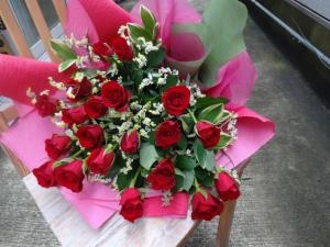 退職のお祝いに　赤バラの花束を｜「緑花園」　（徳島県吉野川市の花キューピット加盟店 花屋）のブログ