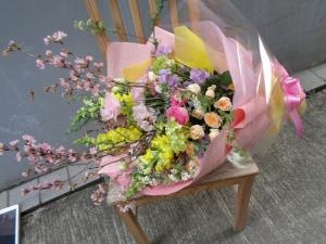 お誕生日の花束など・・｜「緑花園」　（徳島県吉野川市の花キューピット加盟店 花屋）のブログ